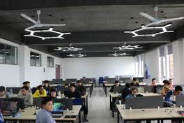 说明: E:/鼎利学院实验室/210：智能路由应用开发实训室/IMG_4384.JPGIMG_4384