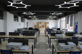说明: E:/鼎利学院实验室/308：嵌入式ARM与FPGA可编程应用开发实训室/IMG_4394.JPGIMG_4394